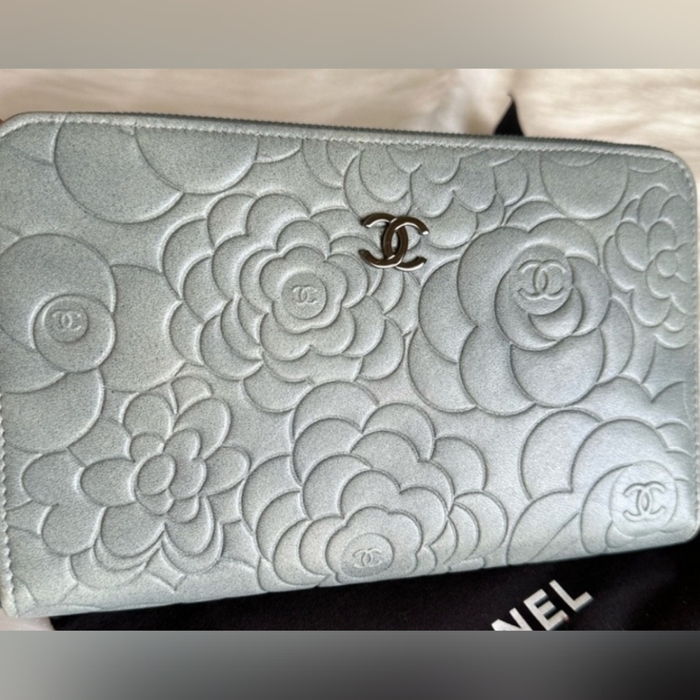 💜CHANEL Rare Camellia Coco Caviar Lambskin Clutch/ Large Wallet Light Blue